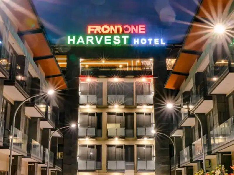 Front One Harvest Hotel ウォノソボ エクステリア 写真