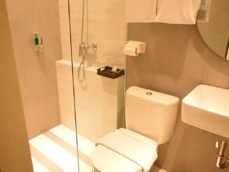 Front One Harvest Hotel ウォノソボ エクステリア 写真